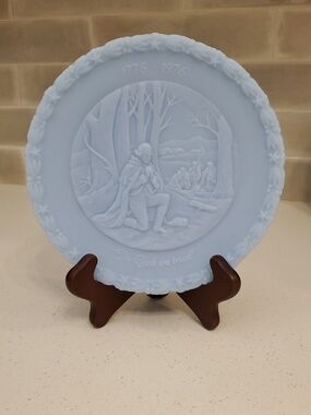 Fenton Blue Glass Bicentennial Commerative George Washington Plate 8 in